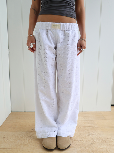 Lazy Daisy Pants – Studio Seven Designs