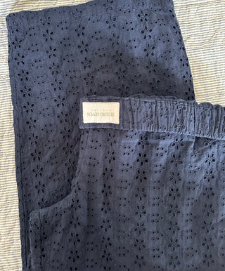 (181) Preloved, Faulty Navy Lazy Daisy Pants - size M